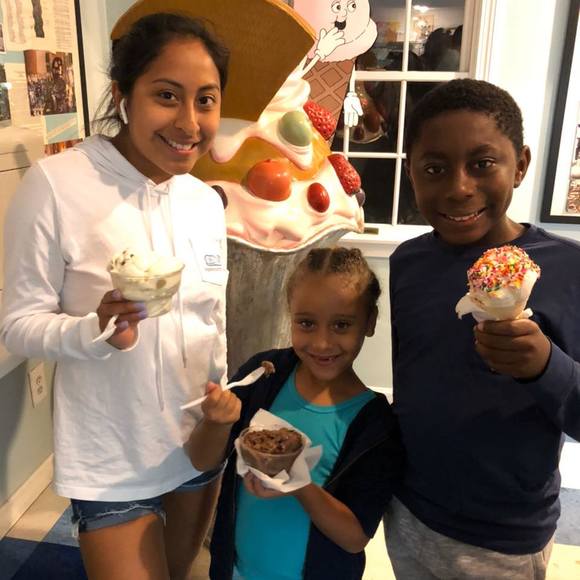 Meet your Posher, Lilia - Picture 1 of 1